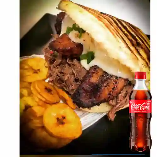 Combo Carne con Maduritos + Coca Cola Original 400 ml