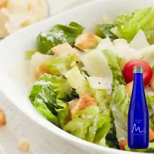 Combo Ensalada Cesare + Manantial Sin Gas 300 ml