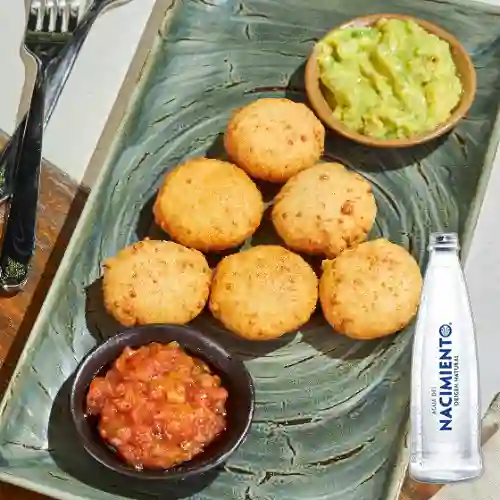 Combo Arepitas de Queso Costeño +Agua Nacimiento 300ml
