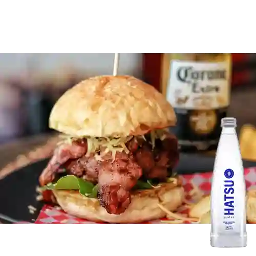 Hamburguesa la Monumental +Agua Hatsu S/gas 300ml