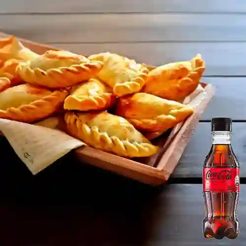 Combo Empanada Pavo Relleno Queso +Cocacola S/az 250ML