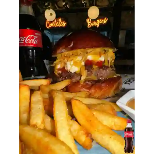 Combo Hamburguesa del Mes + Coca Cola Original 400 ml