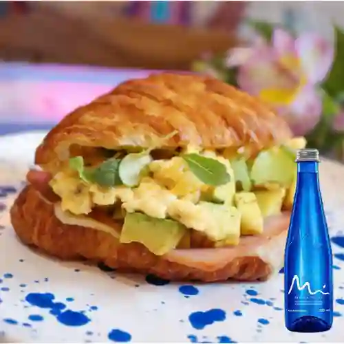 Combo Croissandwich + Manantial Sin Gas 500 ml