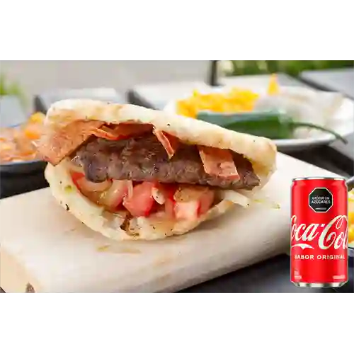 Combo Arepa Burger + Coca Cola Original 235 ml