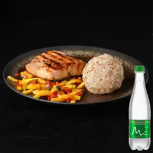 Combo Salmón Wok + Manantial Con Gas 600ML