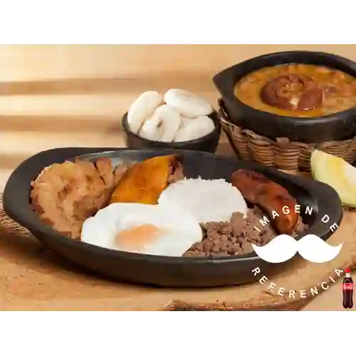 Combo Bandeja Paisa + Coca-Cola Sabor Original 400 ml
