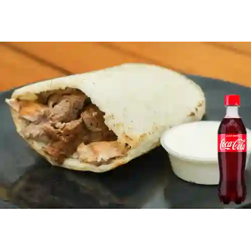 Combo Arepa con Todo + Coca-Cola Sabor Original 400 ml