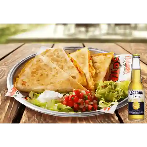 Combo Quesadilla Buffalo Chicken + Corona Bot. 355ml