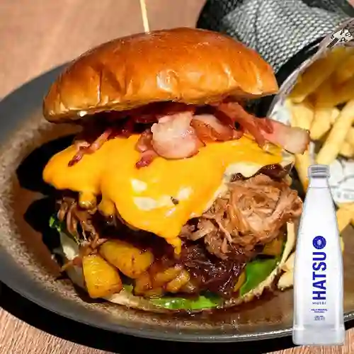 Combo Hamburguesa Madupork + Agua Hatsu Sin Gas 300 ml