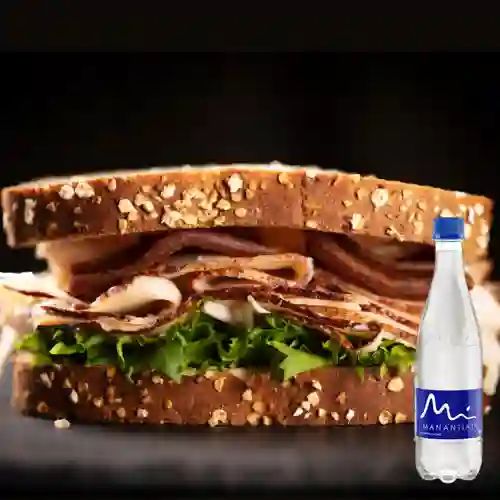 Combo Sándwich Americano +Agua Mineral Manantial 600ml