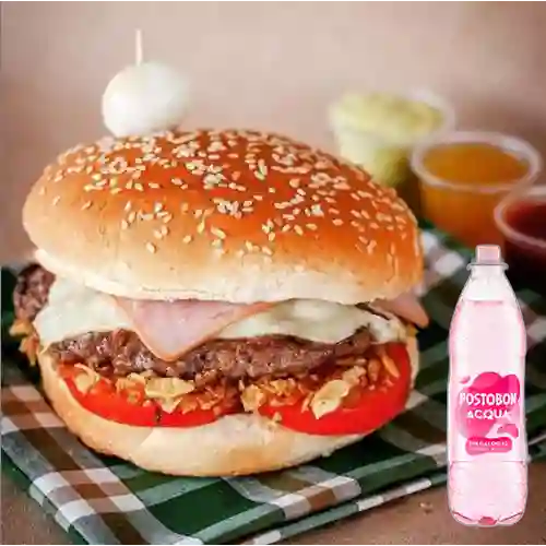 Hamburguesa Tradicional +Acqua Frutos Rojos 500ml