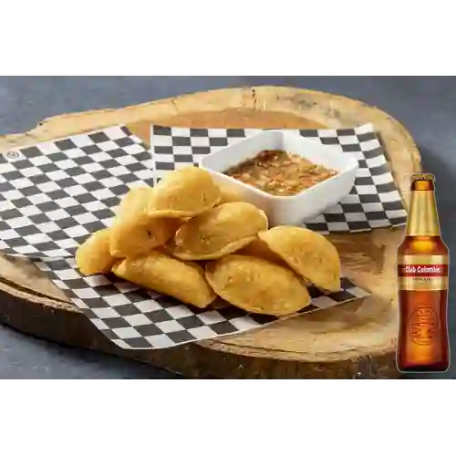 Combo Empanaditas Cóctel Posta X10 + Club Col. Dorada 330ml