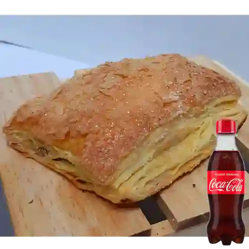 Combo Pastel de Arequipe y Queso + Cocacola Orig 250 ml