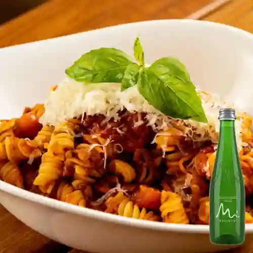 Combo Pasta Bolognese + Manantial con Gas 300ML