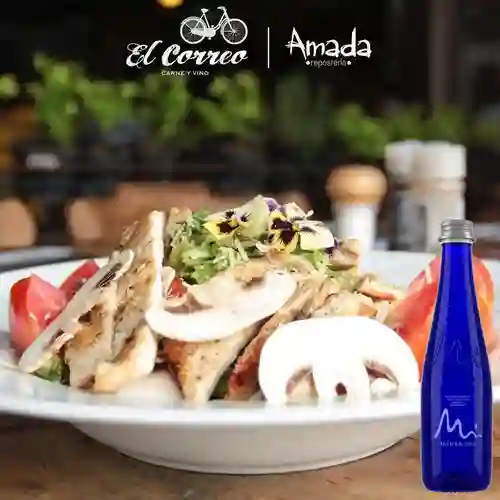 Combo Ensalada de Pollo + Manatial Sin Gas 300ML