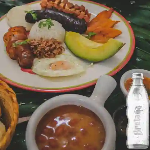 Combo Típico la Doctora + Soda