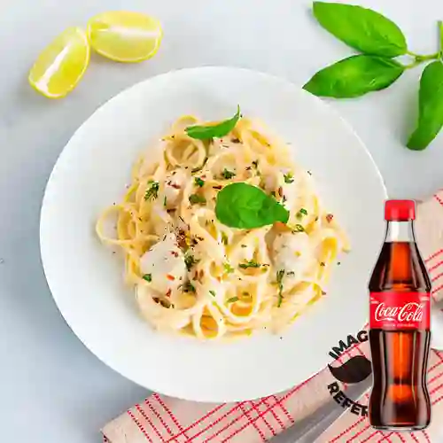 Combo Pasta Alfredo + Coca-Cola Sabor Original 300 ml