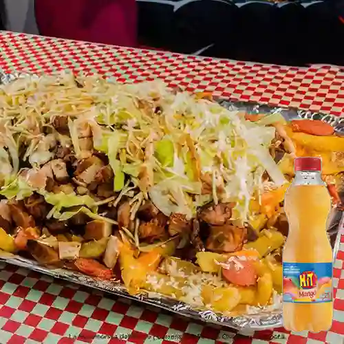 Combo Salchipapa Super Butifarreña + Hit Mango 500 ml