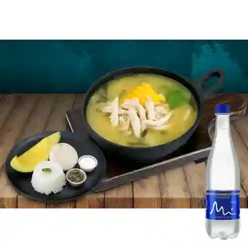 Combo Ajiaco + Manantial Sin Gas 600ML