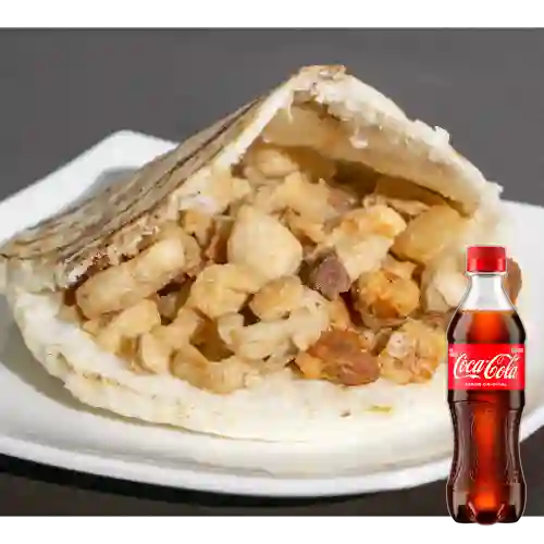 Combo Arepa con Chicharrón + Coca-Cola Original 400ml