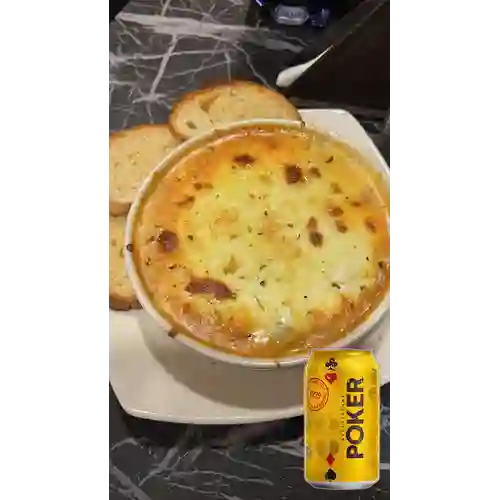 Combo Lasaña Mixta + Cerveza Poker Lta 330ml