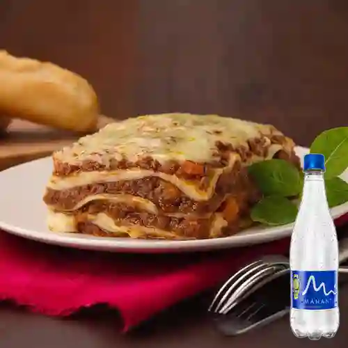 Combo Lasaña Mixta + Manantial Sin Gas 600 ml