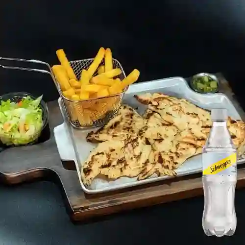Pechuga Pollo Carbón 200gr + Schweppes Soda 400ml