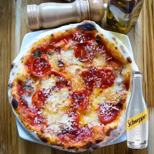 Combo Pizza Personal Arrecife + Schweppes Soda 300ml