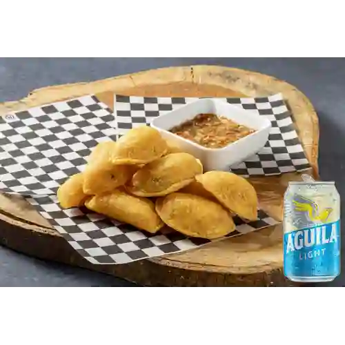 Combo Empanaditas Cóctel Posta X10 + Aguila Light Lata 330ml