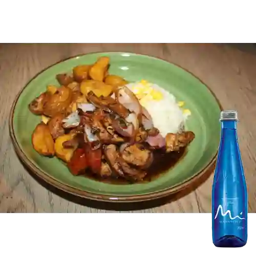Combo Pollo Saltado + Manantial Sin Gas 300m