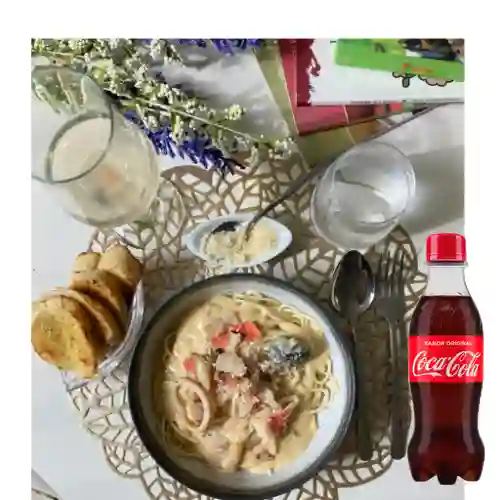 Combo Alfredo Clasica c/ Mariscos +Cocacola Orig 250ml