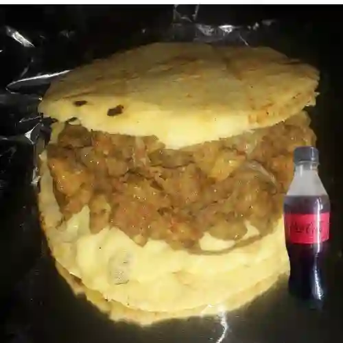 Combo Arepa Carne Chicharrón + Coca-cola Cero 400 ml