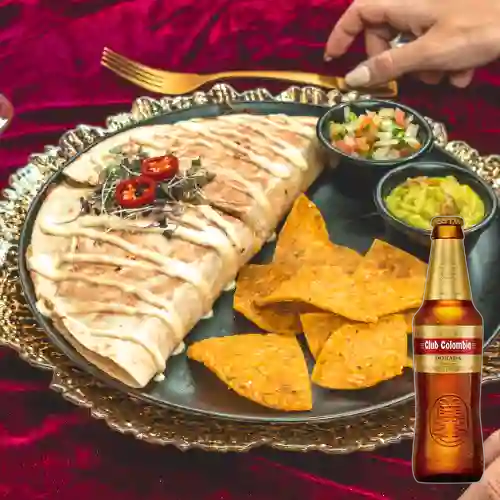 Combo Quesadilla Pollo&Chicharrón + Club Col. Dorada 350ml