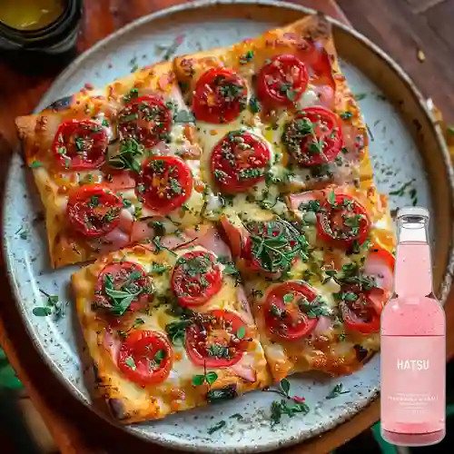 Combo Pizza de Jamones + Soda Hatsu