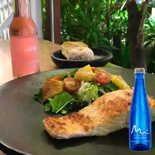 Combo Salmón a la Plancha + Manatial Sin Gas 500ML