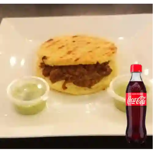 Combo Arepa con Carne + Coca-Cola Sabor Original 400ml