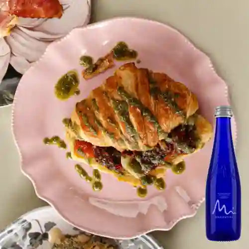Combo Croissant Capresse + Manatial Sin Gas 300ML