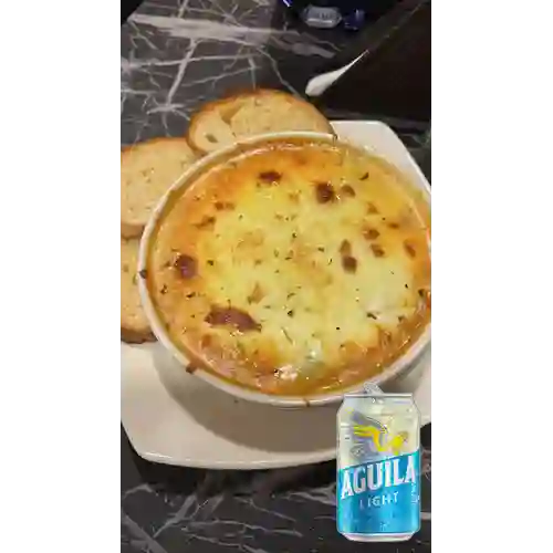 Combo Lasaña Mixta + Cerveza Aguila Light Lta 330ml