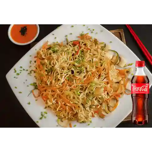 Combo Yakisoba de Verduras + Coca Cola Original 400 ml