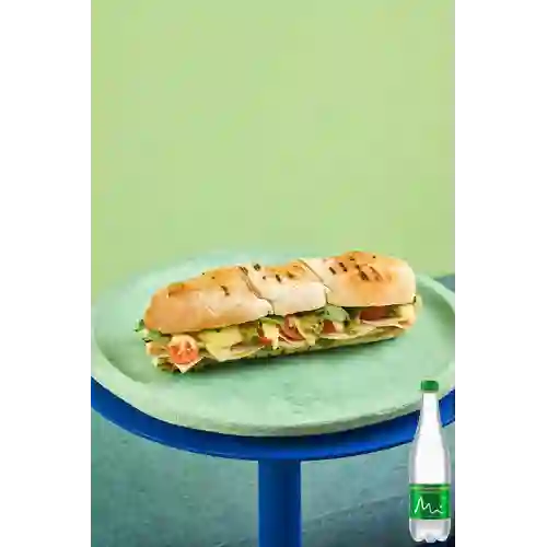 Combo Pavo Pesto Panini Sandwich + Agua con Gas 600 ml