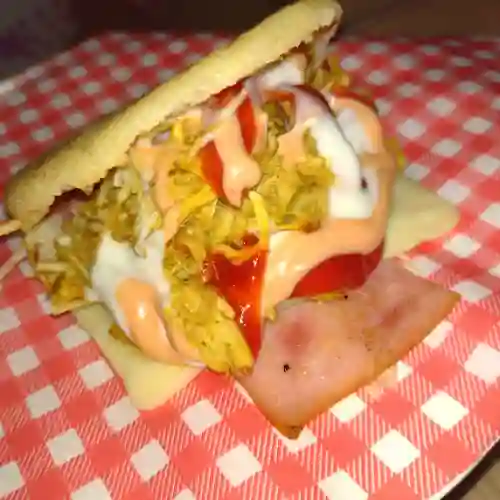 Arepa con Pollo Desmeshado