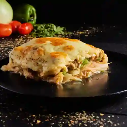 Lasagna Pollo Tocineta Salsa Blanca