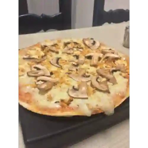 Porción Pizza Pollo y Champiñones