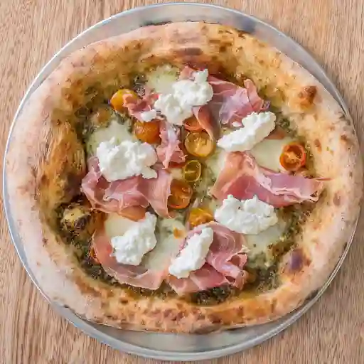 Pizza serrano y stracciatella