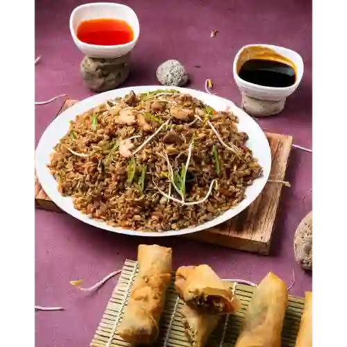 Arroz chino ryu x 4 +(2 spring rolls)