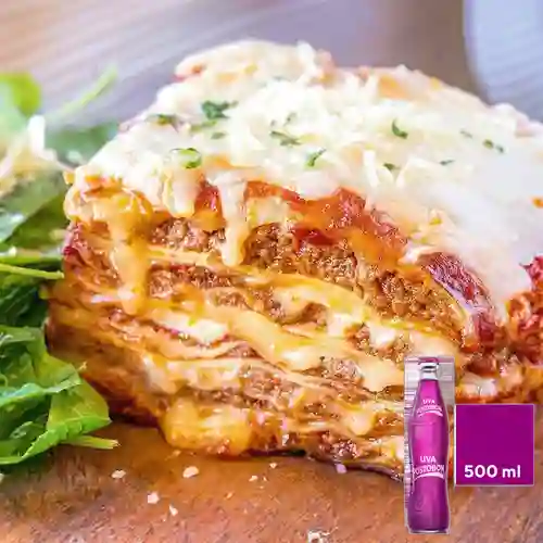 Combo Lasaña de Carne con Queso + Uva Postobon 500 ml