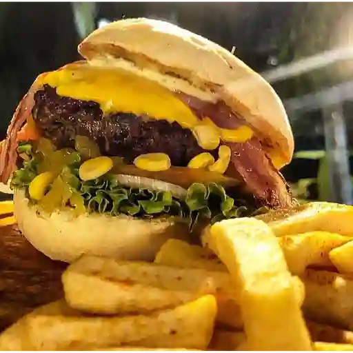Hamburguesa tropical +papa gaseosa 250
