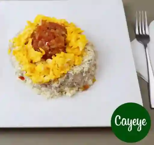 Cayeye con Huevos Revueltos y Queso Derretido