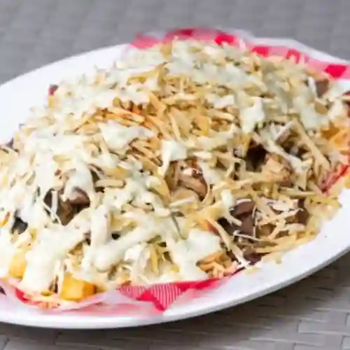 Salchipapa con Pollo