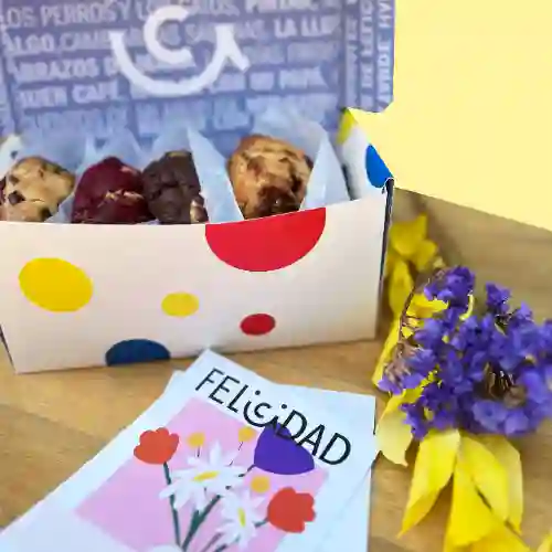 Caja X 4 Mega Cookies + 2 Flores
